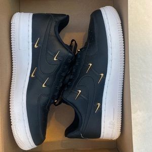WMNS AIR FORCE 1 '07 LX 'SISTERHOOD - BLACK METALLIC GOLD'